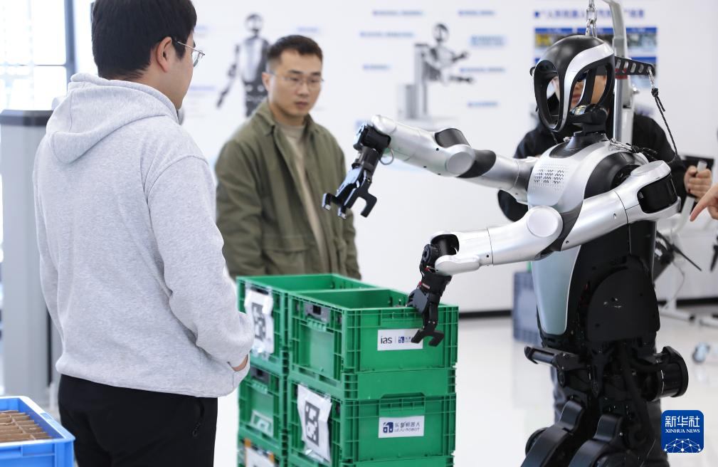 新职业故事|机器人应用开发工程师:人形机器人的人类“老师”