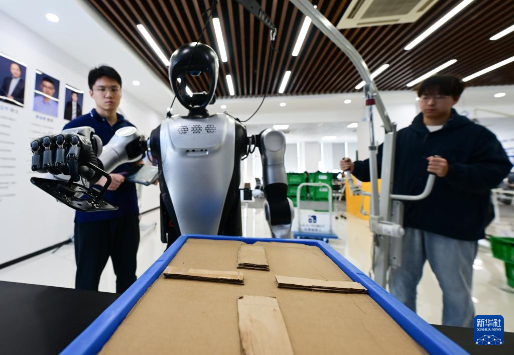 新职业故事|机器人应用开发工程师:人形机器人的人类“老师”