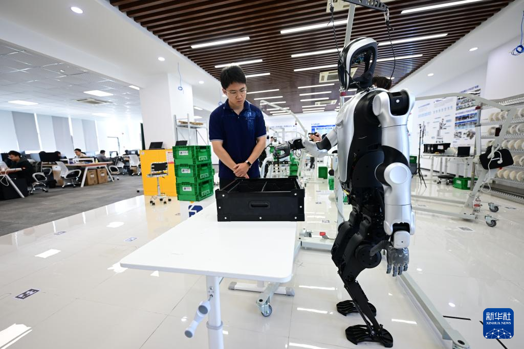 新职业故事|机器人应用开发工程师:人形机器人的人类“老师”