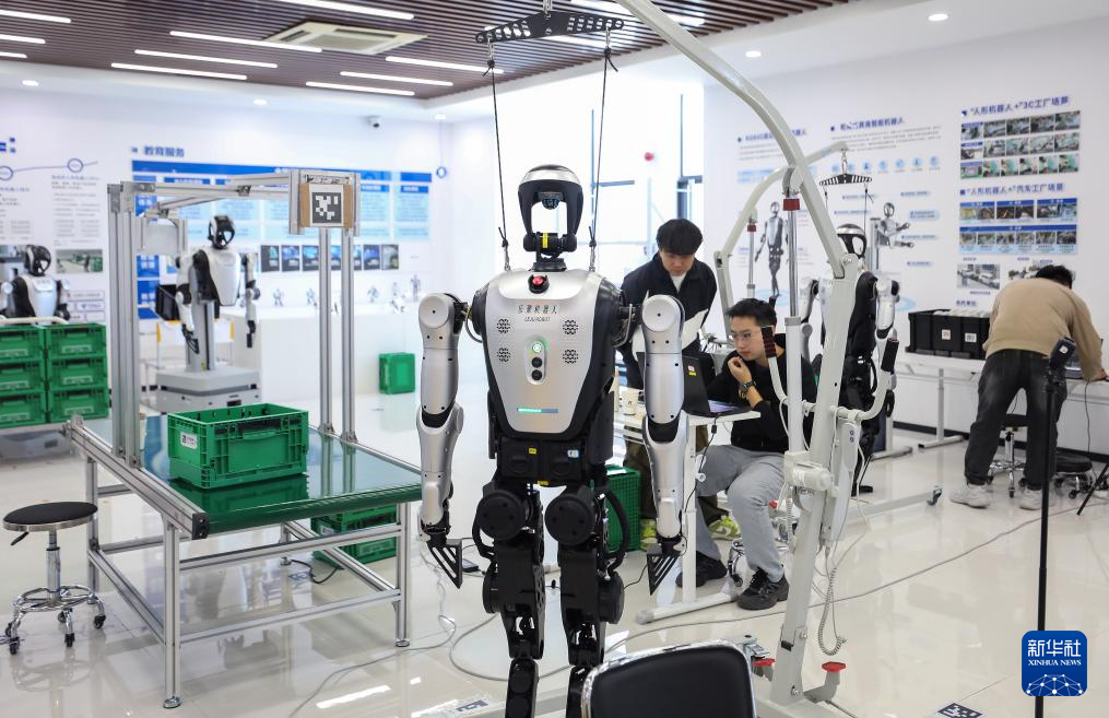 新职业故事|机器人应用开发工程师:人形机器人的人类“老师”