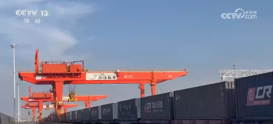 33.78亿吨、3%,创新高!铁路货运“大动脉”畅通有力 成绩单“含金量”足