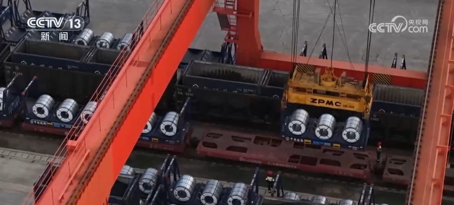 33.78亿吨、3%,创新高!铁路货运“大动脉”畅通有力 成绩单“含金量”足