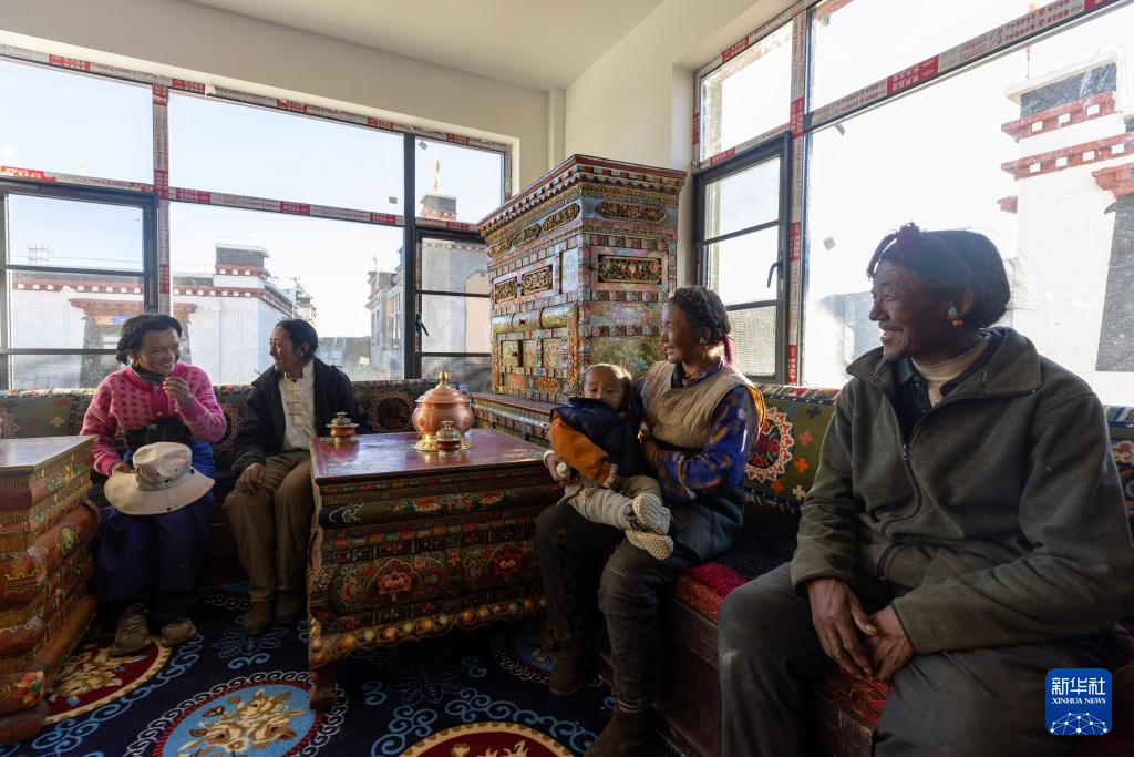 珠峰脚下,他们住进温暖的家