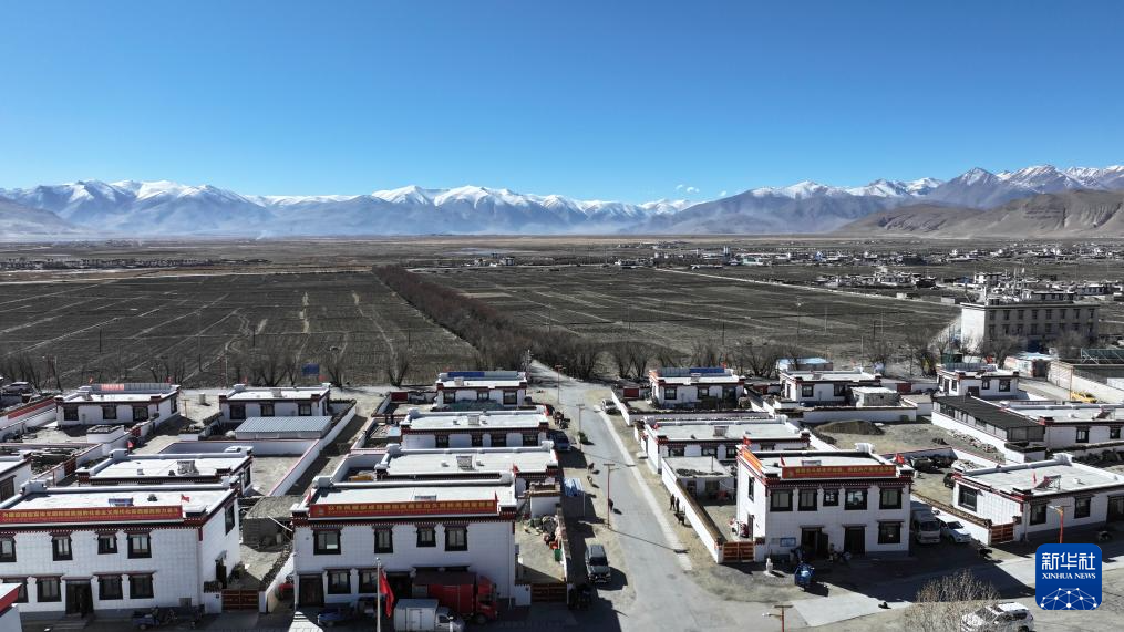 珠峰脚下,他们住进温暖的家