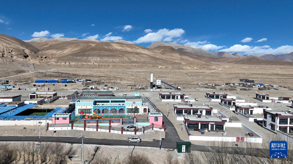 珠峰脚下,他们住进温暖的家