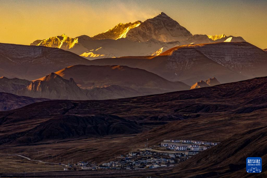 珠峰脚下,他们住进温暖的家