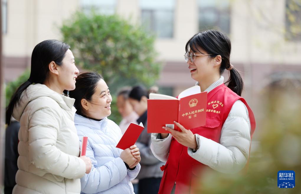 各地开展普法宣传 迎接国家宪法日