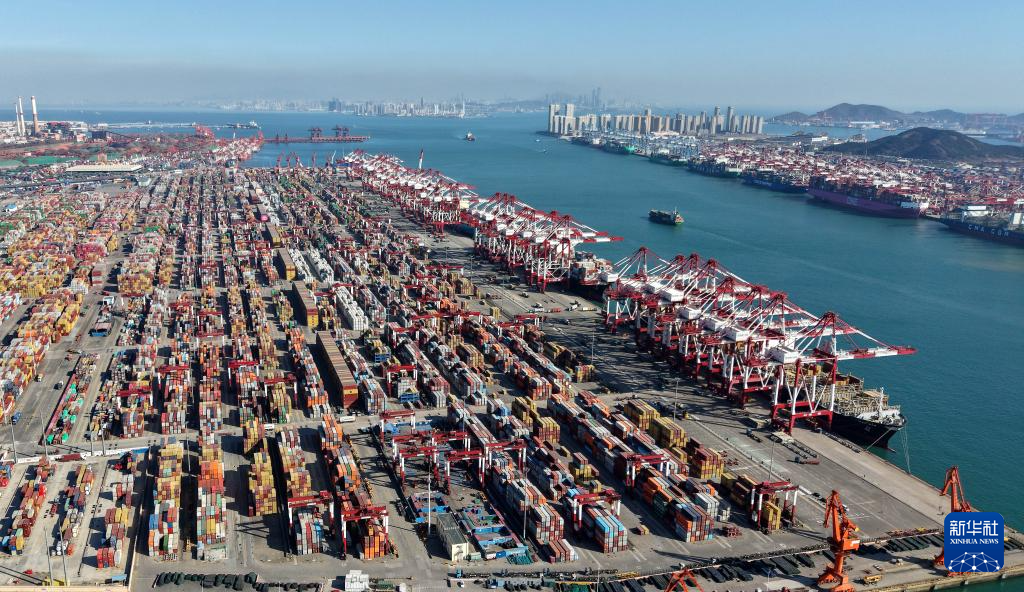 山东港口青岛港:年货物吞吐量再破7亿吨