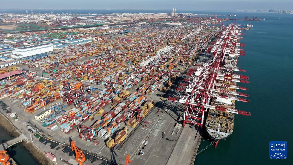 山东港口青岛港:年货物吞吐量再破7亿吨
