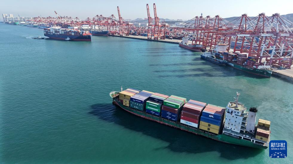 山东港口青岛港:年货物吞吐量再破7亿吨