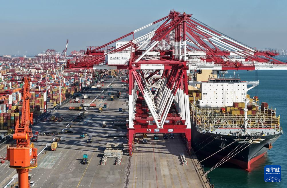 山东港口青岛港:年货物吞吐量再破7亿吨