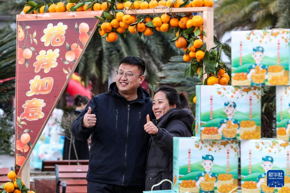 甘肃陇南:“冬至大集” 助农增收